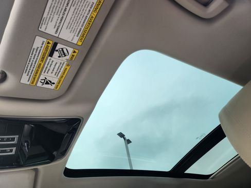 Used 2020 Land Rover Range Rover Velar S image 17