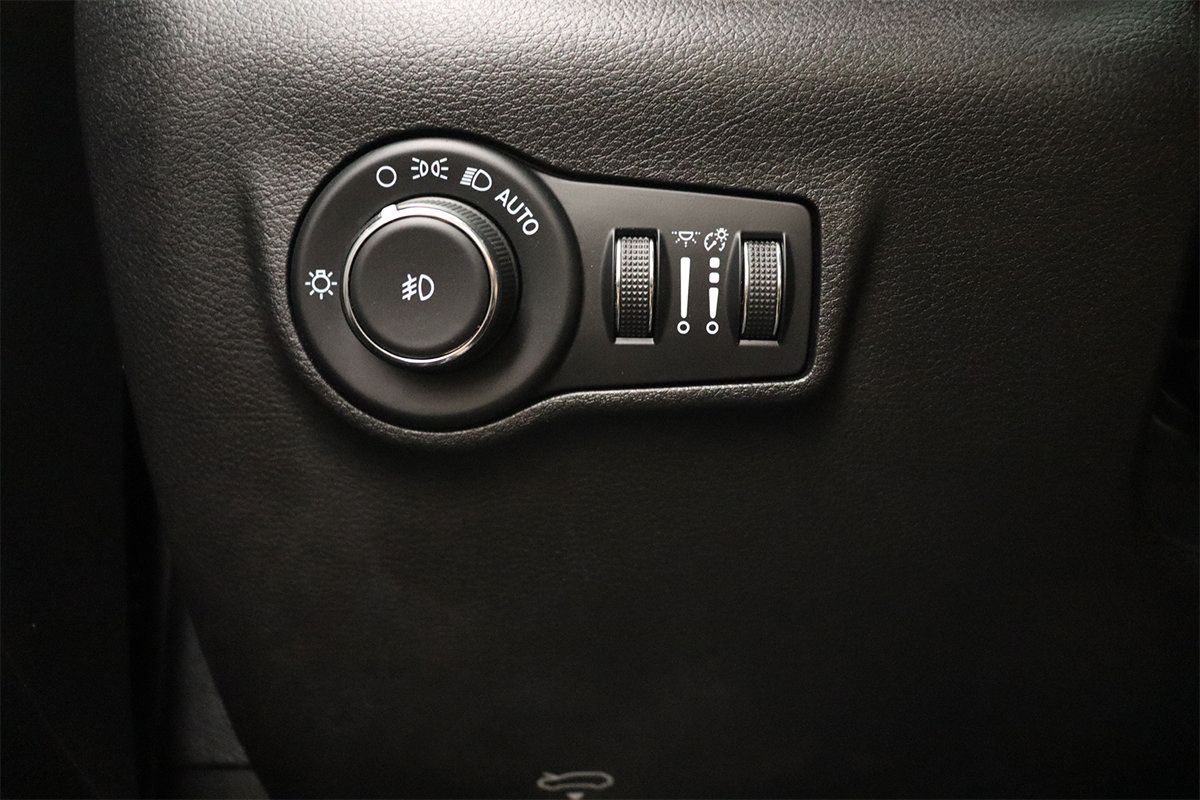Used 2022 Jeep Compass Limited w/ Elite Group AWD/4WD image 28