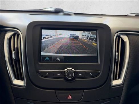 Used 2017 Chevrolet Malibu LT FWD image 13