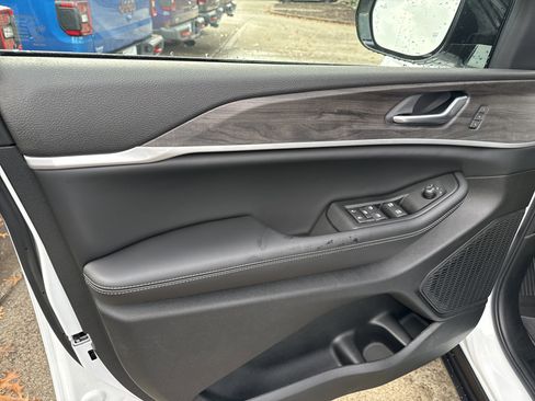 New 2025 Jeep Grand Cherokee L Limited w/ Trailer Tow Package image 10