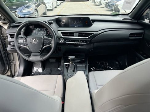 Used 2019 Lexus UX 200 image 20