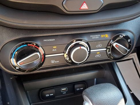 Used 2023 Kia Soul LX FWD image 16