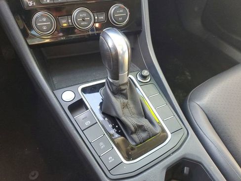 Used 2019 Volkswagen Jetta SEL w/ Cold Weather Package image 21