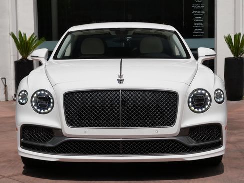 Used 2024 Bentley Flying Spur W12 AWD/4WD image 10