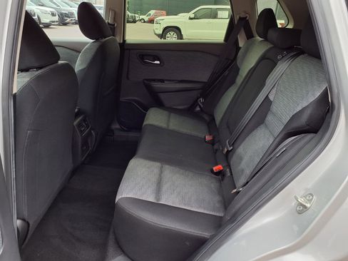 Used 2023 Nissan Rogue SV image 10