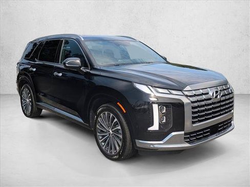 Used 2025 Hyundai Palisade Calligraphy FWD image 3