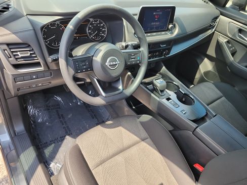 Certified 2024 Nissan Rogue SV FWD image 14