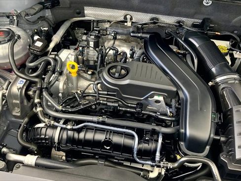 Certified 2023 Volkswagen Taos SE w/ Panoramic Sunroof Package image 31