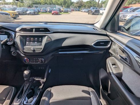 Used 2022 Chevrolet TrailBlazer LT FWD image 18