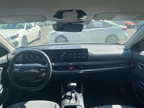 Used 2025 Kia K4 LXS image 32