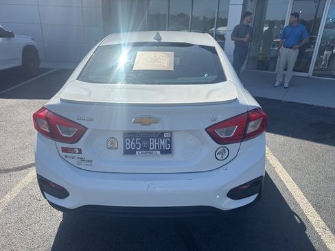 Used 2018 Chevrolet Cruze LT w/ Sun And Sound Package FWD image 6