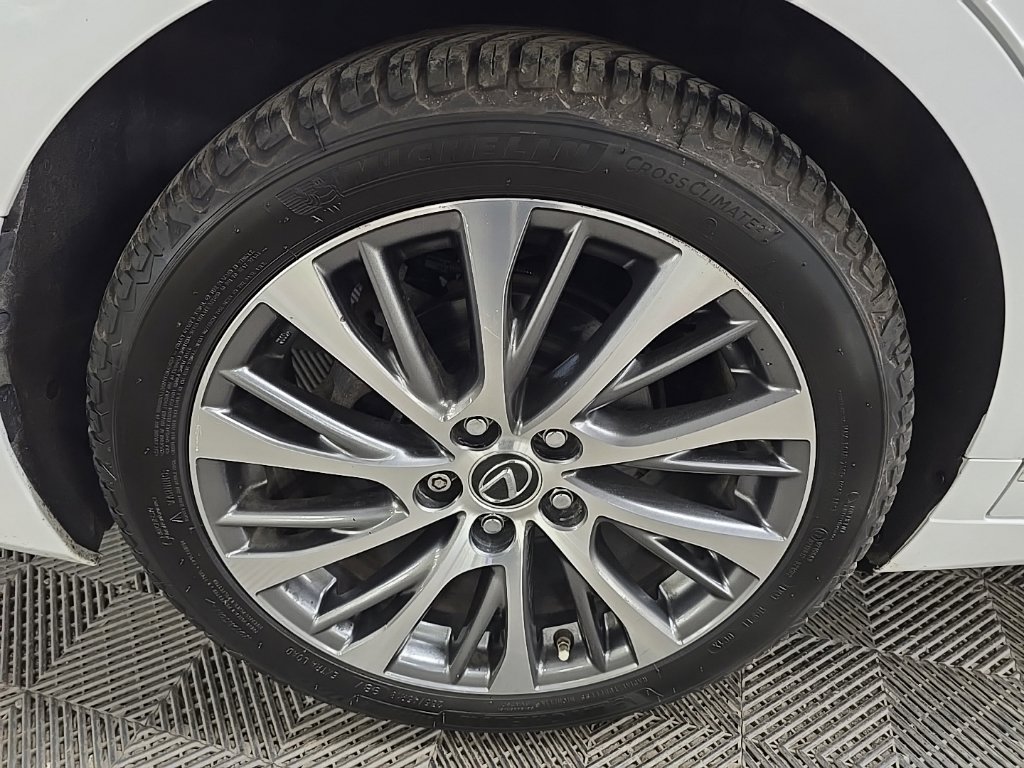 Used 2019 Lexus ES 300h w/ Premium Package FWD image 14