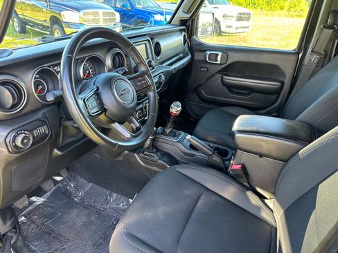 Used 2019 Jeep Wrangler Unlimited Sport S image 22