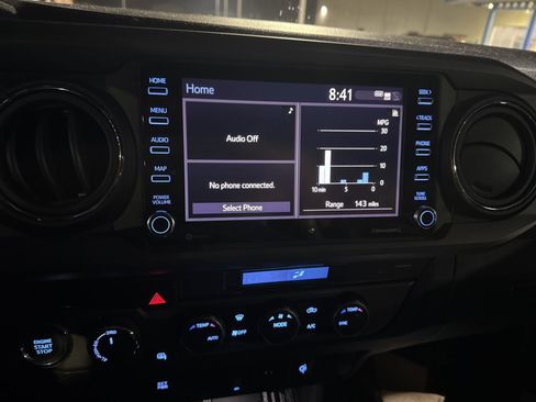 Used 2022 Toyota Tacoma TRD Off-Road image 12