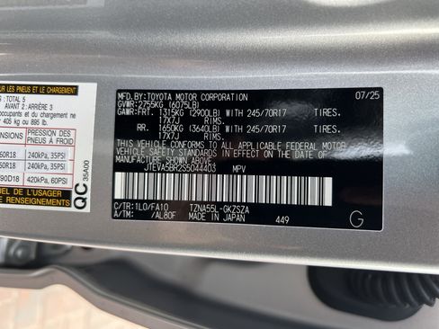 Used 2025 Toyota 4Runner SR5 AWD/4WD image 33