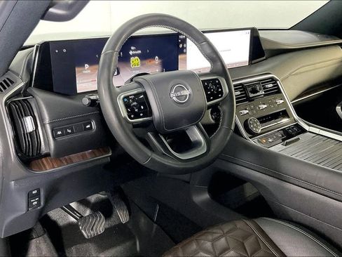 Used 2025 Nissan Armada Platinum Reserve AWD/4WD image 17