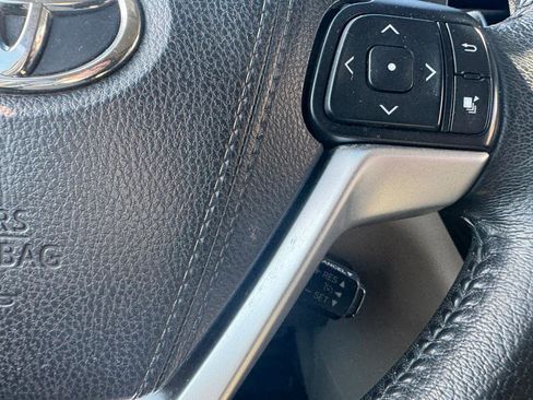 Used 2017 Toyota Sienna XLE image 23