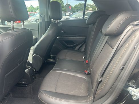 Used 2020 Chevrolet Trax LT w/ LT Convenience Package FWD image 11