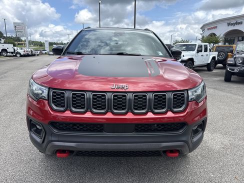 Used 2025 Jeep Compass Trailhawk AWD/4WD image 2