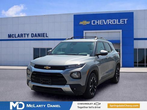 Used 2023 Chevrolet TrailBlazer LT FWD image 2