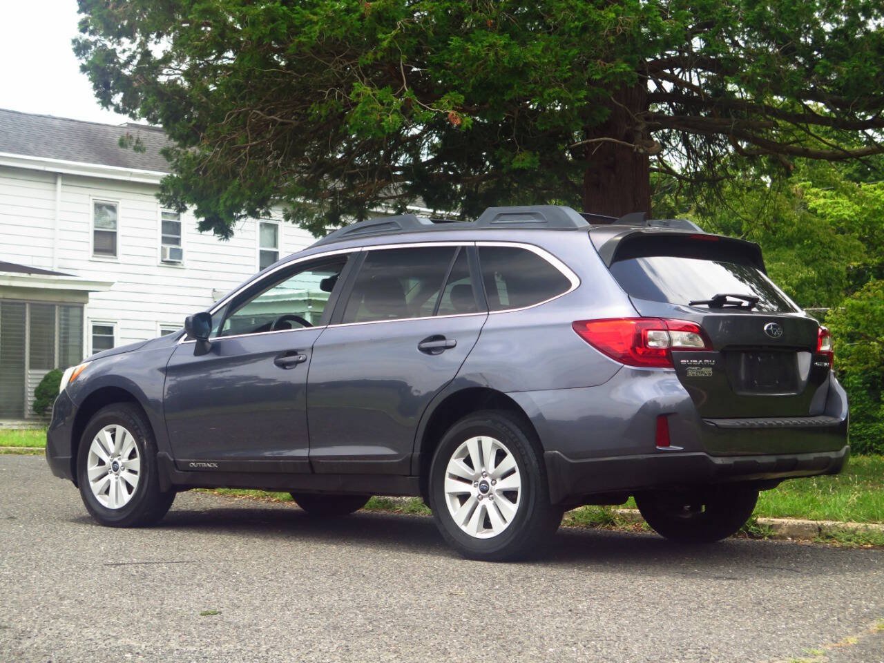 Used 2016 Subaru Outback 2.5i Premium AWD/4WD image 3