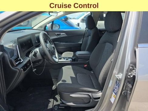 Used 2025 Kia Sportage LX AWD/4WD image 10