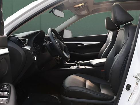 Used 2021 INFINITI QX50 Luxe w/ Accent Package FWD image 18