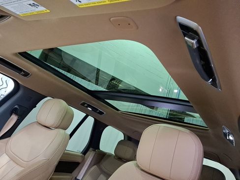 Certified 2024 Land Rover Range Rover SE image 12