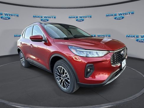 New 2025 Ford Escape SE w/ Class II Trailer Tow Package image 1