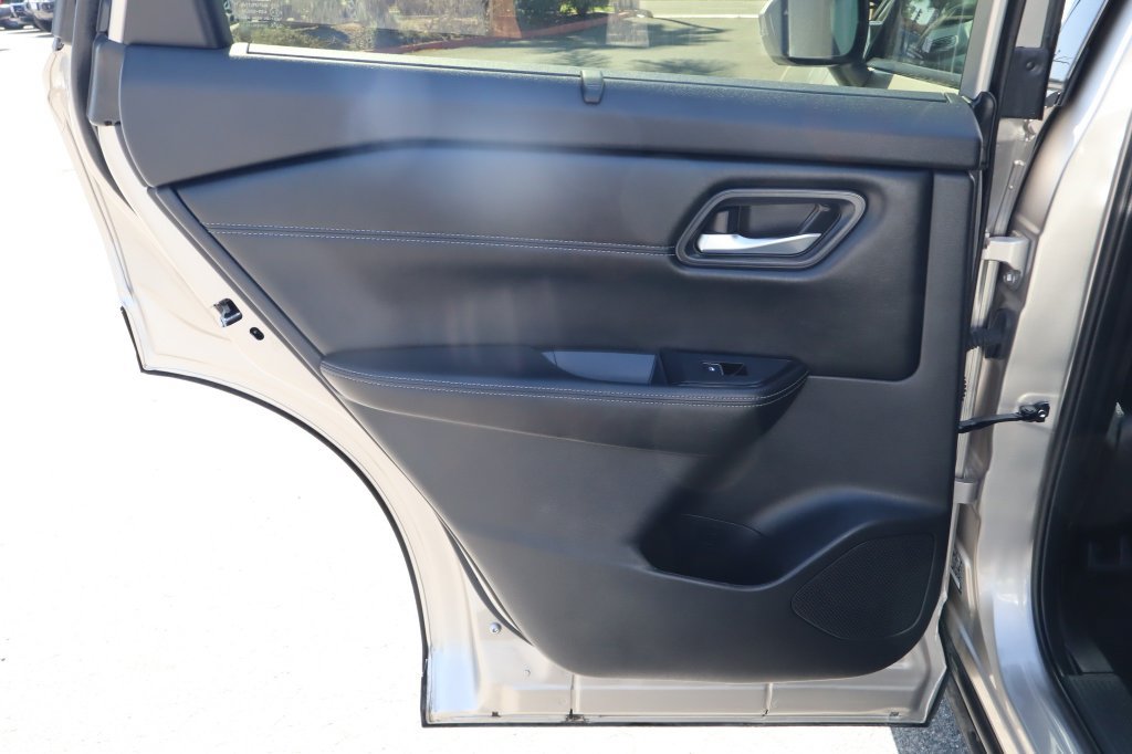 Used 2025 Nissan Rogue SL w/ SL Premium Package AWD/4WD image 31