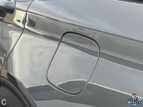 Used 2022 Ford Explorer XLT w/ Equipment Group 202A image 9