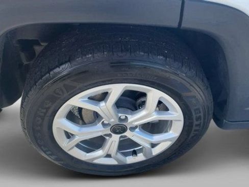 Used 2025 Jeep Compass Latitude AWD/4WD image 8