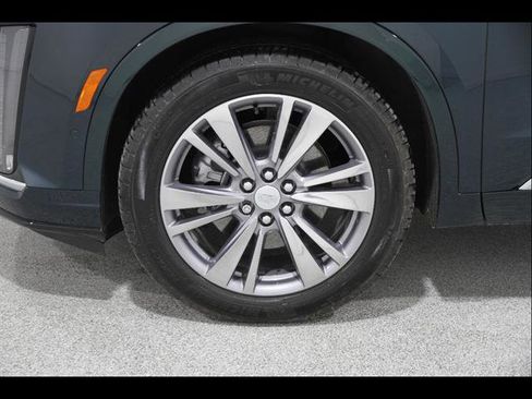 Certified 2025 Cadillac XT6 Premium Luxury w/ Platinum Package AWD/4WD image 25