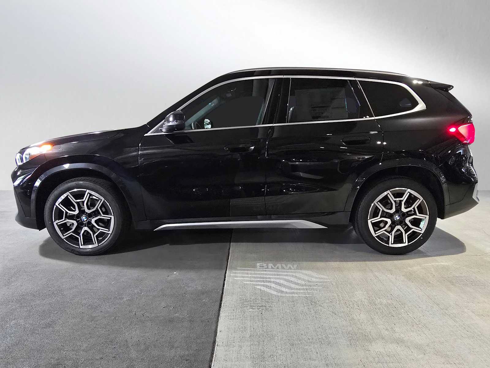 Used 2026 BMW X1 xDrive28i w/ Technology Package AWD/4WD image 6