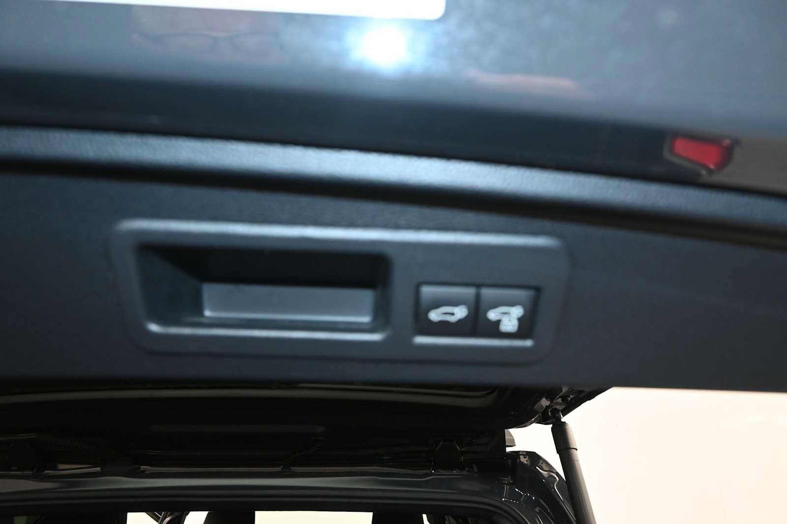 Used 2025 Toyota 4Runner Limited AWD/4WD image 29