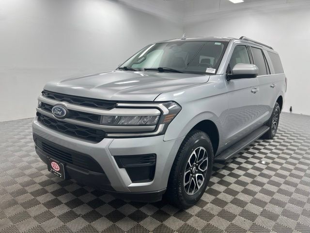 Used 2024 Ford Expedition Max XLT AWD/4WD image 2