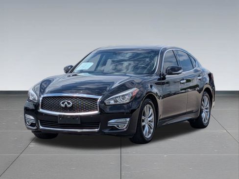 Used 2018 INFINITI Q70 Luxe RWD image 9