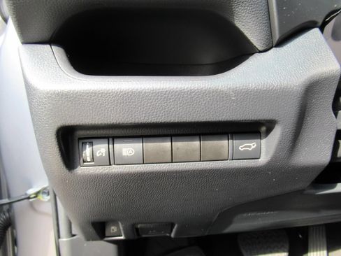 Used 2022 Toyota RAV4 XLE Premium AWD/4WD image 19