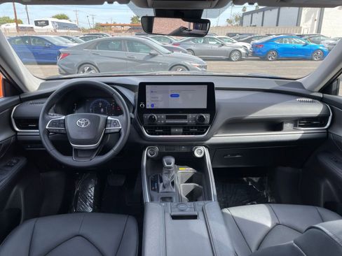 Used 2025 Toyota Grand Highlander FWD image 35