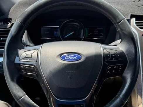 Used 2017 Ford Explorer Limited w/ Equipment Group 301A AWD/4WD image 13