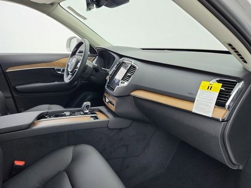 New 2025 Volvo XC90 B6 Plus w/ Protection Package Premier image 21