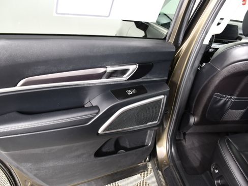 Used 2025 Kia Telluride S AWD/4WD image 46