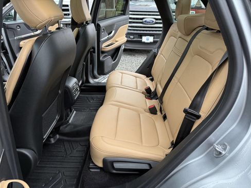 Used 2023 Lincoln Corsair Reserve w/ Equipment Group 202A image 11