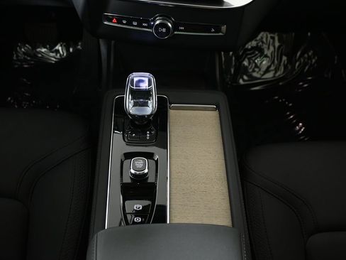 Used 2025 Volvo XC90 B5 Plus w/ Protection Package Premier image 23