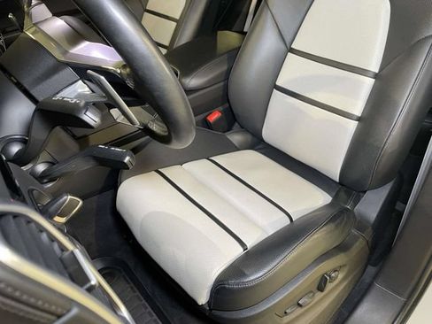 Used 2022 Porsche Cayenne Platinum Edition AWD/4WD image 5