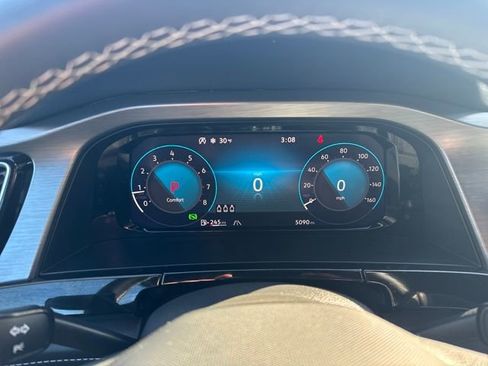 Certified 2025 Volkswagen Atlas Cross Sport SE image 22