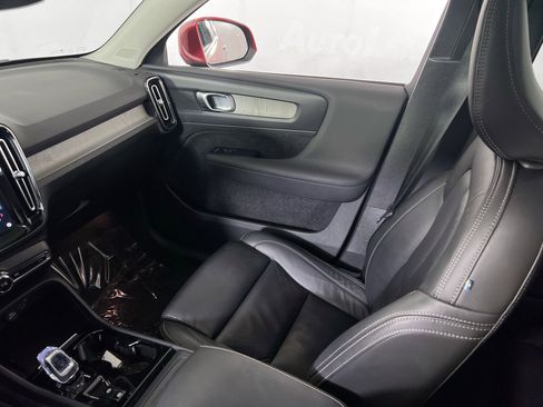 Used 2023 Volvo XC40 B5 Plus image 24