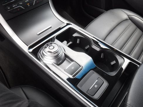 Used 2020 Ford Edge SEL w/ Cold Weather Package image 40