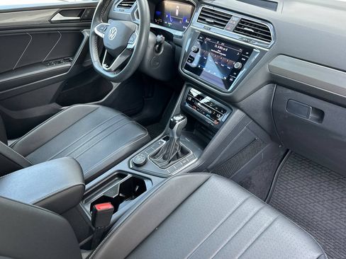 Used 2022 Volkswagen Tiguan SE AWD/4WD image 17