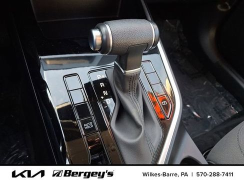 Certified 2025 Kia Niro LX image 18